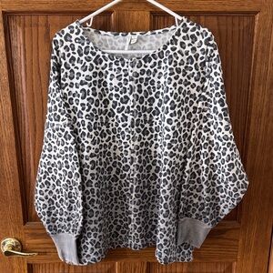 Gray Leopard Print Long Sleeve Pullover Top